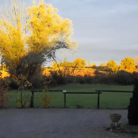 Le Ry De Pouzioux Nyaraló *